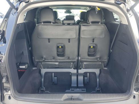 Used 2025 Toyota Sienna XLE image 8