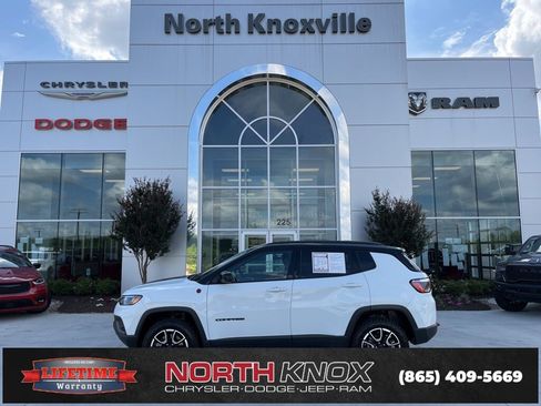 Used 2024 Jeep Compass Trailhawk image 2