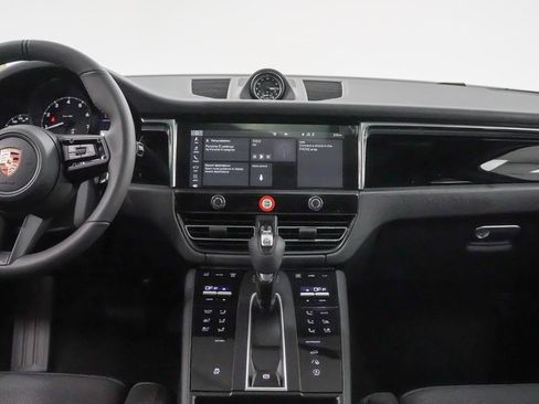 Used 2025 Porsche Macan image 21