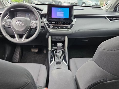Used 2024 Toyota Corolla Cross LE w/ Moonroof Package FWD image 16