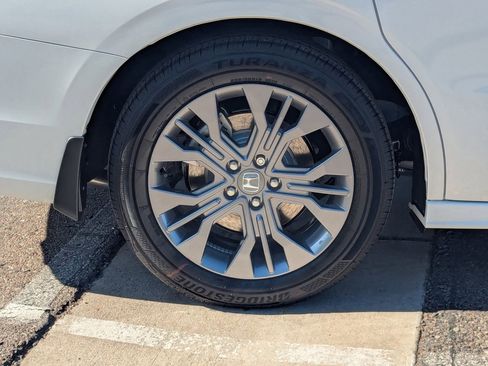 New 2026 Honda Odyssey Touring image 5