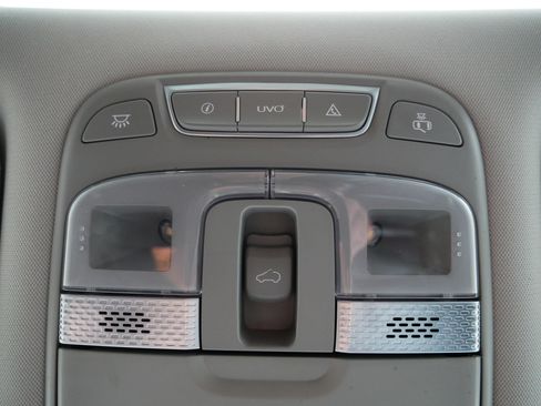 Used 2020 Kia Telluride S AWD/4WD image 32