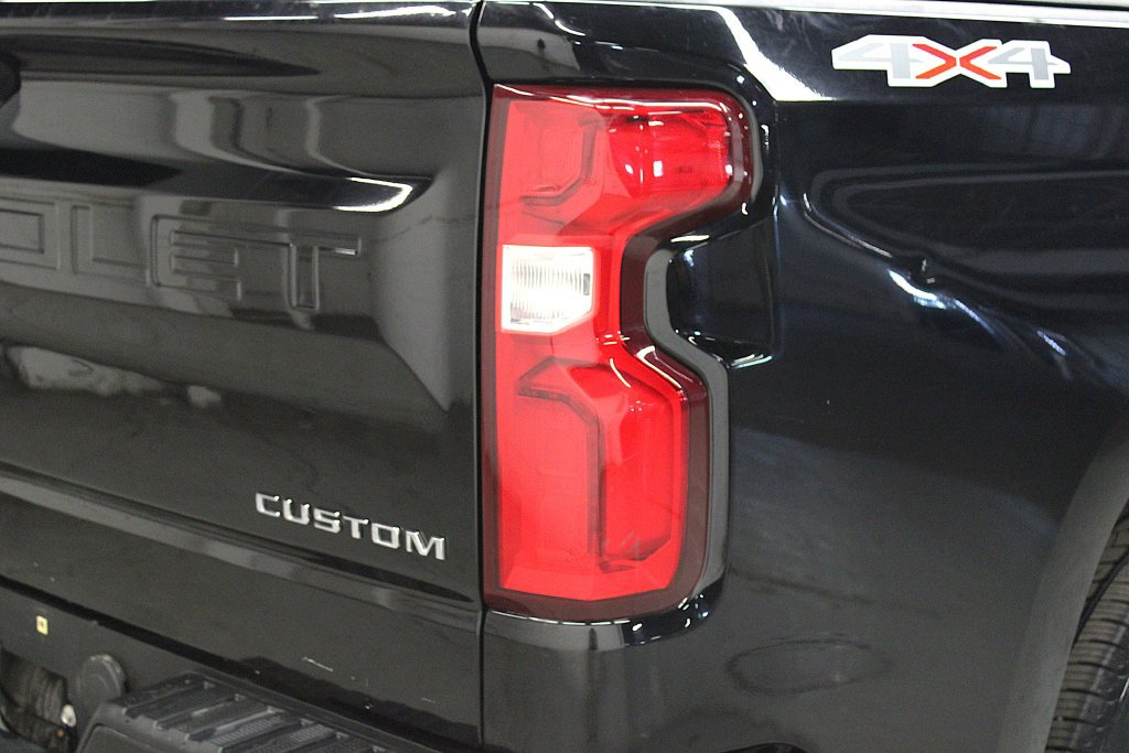 Used 2020 Chevrolet Silverado 1500 Custom w/ Custom Value Package AWD/4WD image 39