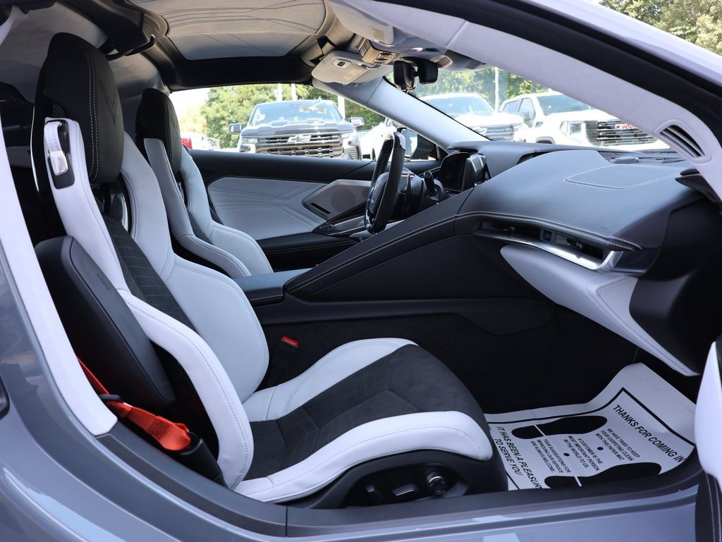 Used 2025 Chevrolet Corvette Z06 w/ Z07 Performance Package RWD image 37
