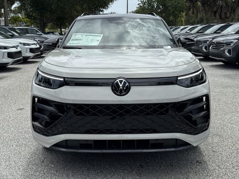 New 2026 Volkswagen Tiguan SE R-Line FWD image 2