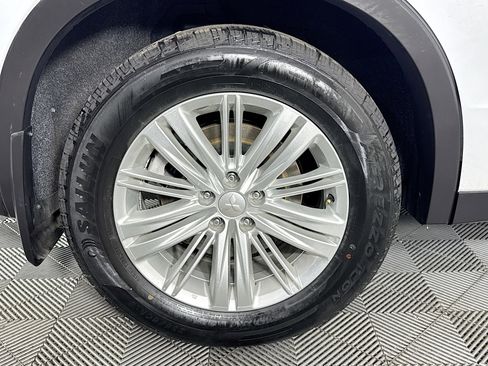 Used 2024 Mitsubishi Outlander ES image 32