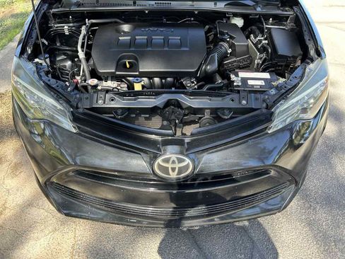 Used 2018 Toyota Corolla LE image 32
