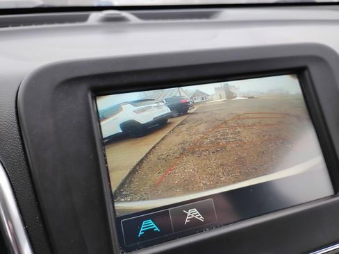 Used 2018 Chevrolet Equinox LT image 10