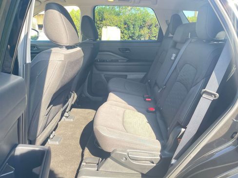 Used 2025 Nissan Pathfinder SV image 28