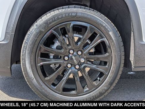 Used 2023 GMC Acadia SLE w/ Driver Convenience Package FWD image 16