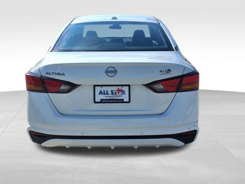 Used 2025 Nissan Altima 2.5 SV image 8