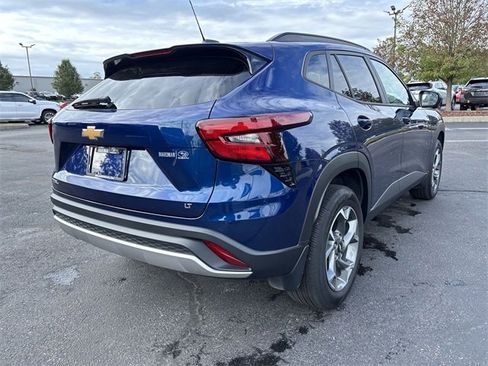 Used 2024 Chevrolet Trax LT w/ Driver Confidence Package image 11