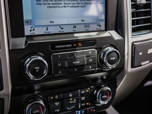 Used 2019 Ford F150 Lariat AWD/4WD image 28
