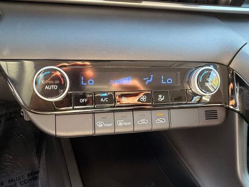 Used 2025 Hyundai Elantra Hybrid FWD image 19