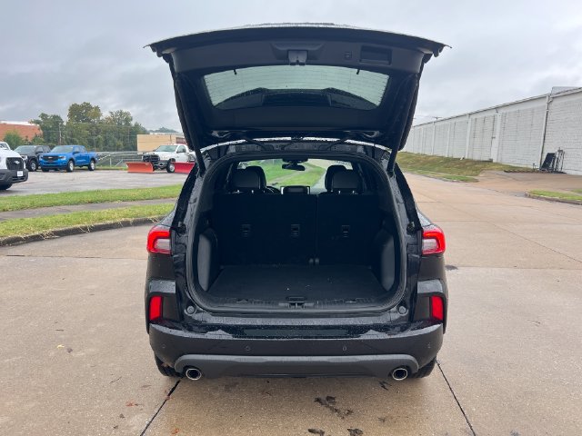 Used 2023 Ford Escape ST-Line w/ Tech Pack #1 AWD/4WD image 6
