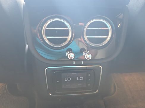 Used 2017 Bentley Bentayga AWD/4WD image 38