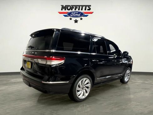 Used 2024 Lincoln Navigator Reserve image 5