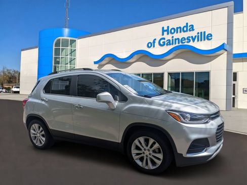 Used 2020 Chevrolet Trax Premier FWD image 1