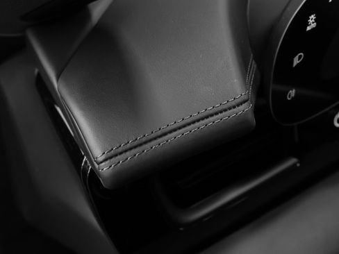 Used 2023 Porsche Taycan image 30