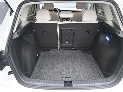 Used 2025 Volkswagen Taos SE image 24