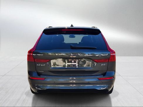 Used 2022 Volvo XC60 B5 Momentum w/ Advanced Package AWD/4WD image 4