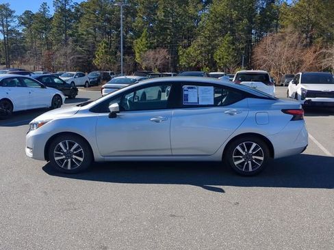 Used 2023 Nissan Versa SV image 8