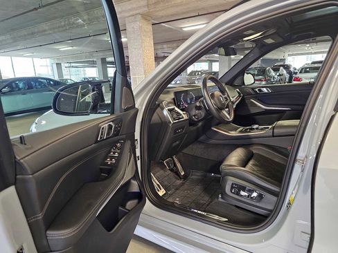 Used 2024 BMW X5 M60i image 30