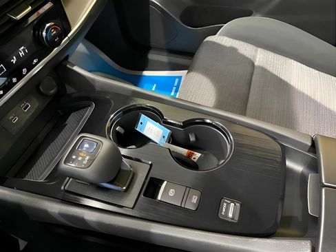 Used 2021 Nissan Rogue SV FWD image 15