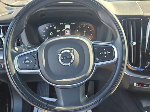 Used 2020 Volvo XC60 T5 Momentum image 17