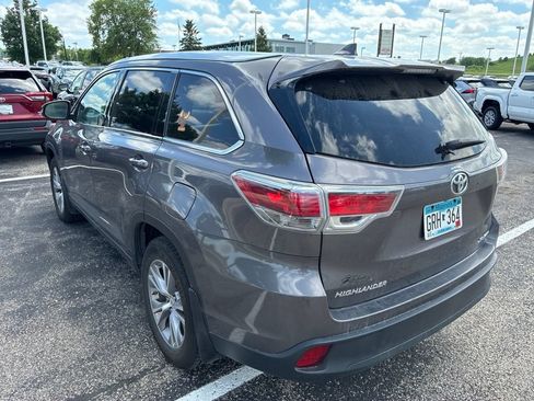 Used 2015 Toyota Highlander XLE AWD/4WD image 3
