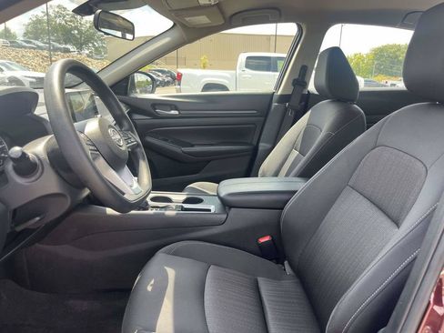 Used 2025 Nissan Altima 2.5 SV FWD image 17