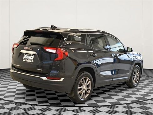 Used 2024 GMC Terrain SLT image 4