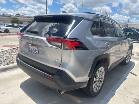 Used 2020 Toyota RAV4 XLE Premium AWD/4WD image 4
