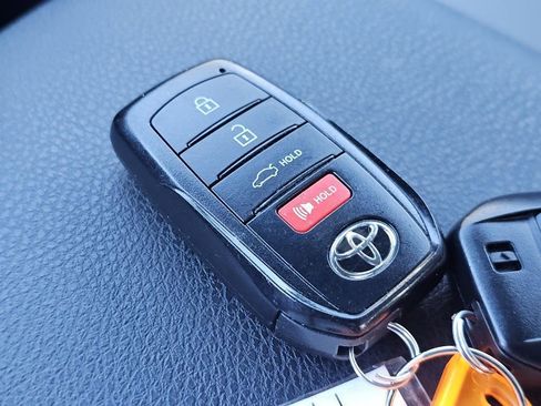 Used 2025 Toyota Camry SE AWD/4WD image 34