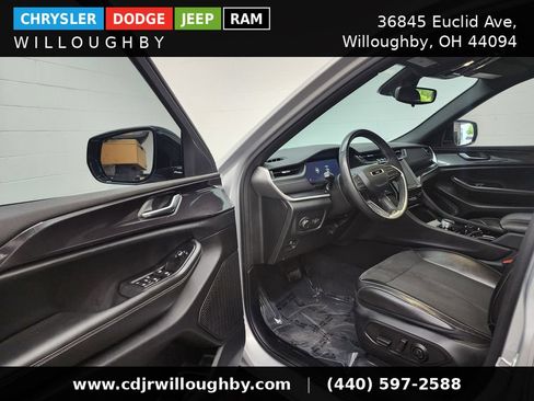 Used 2023 Jeep Grand Cherokee Altitude AWD/4WD image 13
