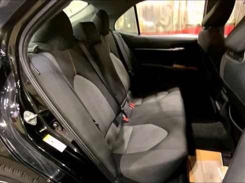 Used 2019 Toyota Camry LE image 19