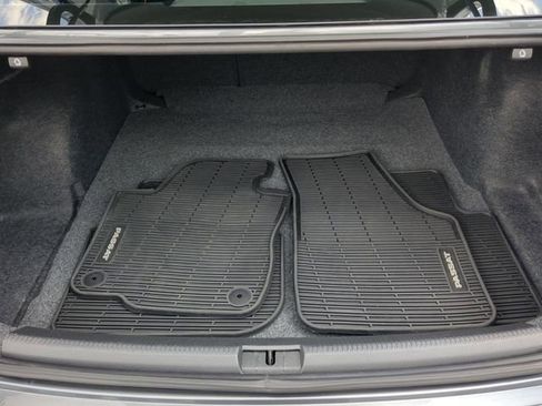 Certified 2022 Volkswagen Passat 2.0T SE FWD image 9