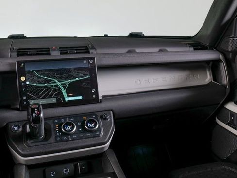 Used 2023 Land Rover Defender 90 S image 18