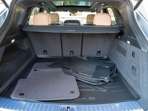 Certified 2025 Porsche Cayenne AWD/4WD image 22