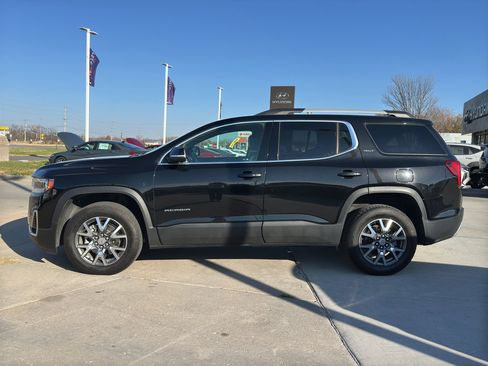 Used 2023 GMC Acadia SLT image 4