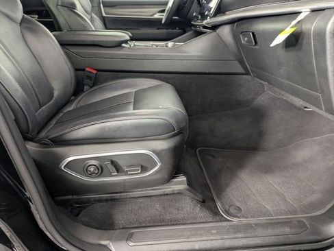 Certified 2024 Jeep Wagoneer L Series II w/ Flexible Seating Group image 38