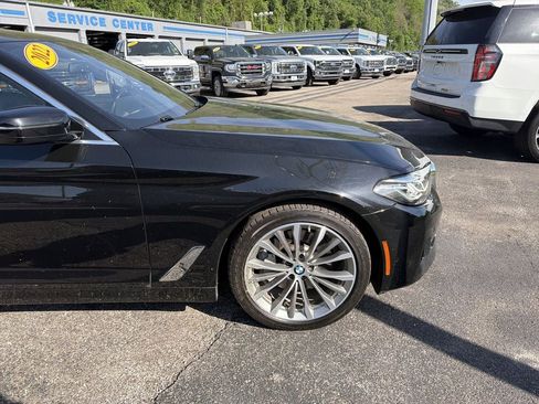 Used 2022 BMW 530i xDrive w/ Premium Package AWD/4WD image 2