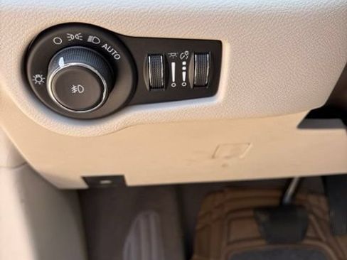 Used 2020 Chrysler Pacifica Touring-L Plus w/ Advanced Safetytec Group FWD image 37