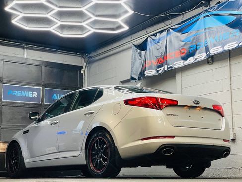 Used 2011 Kia Optima LX w/ Convenience Pkg image 3