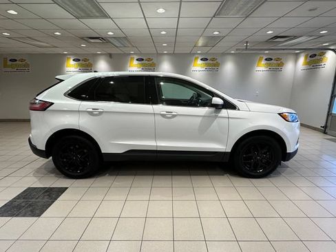 Certified 2023 Ford Edge SEL w/ Convenience Package AWD/4WD image 3
