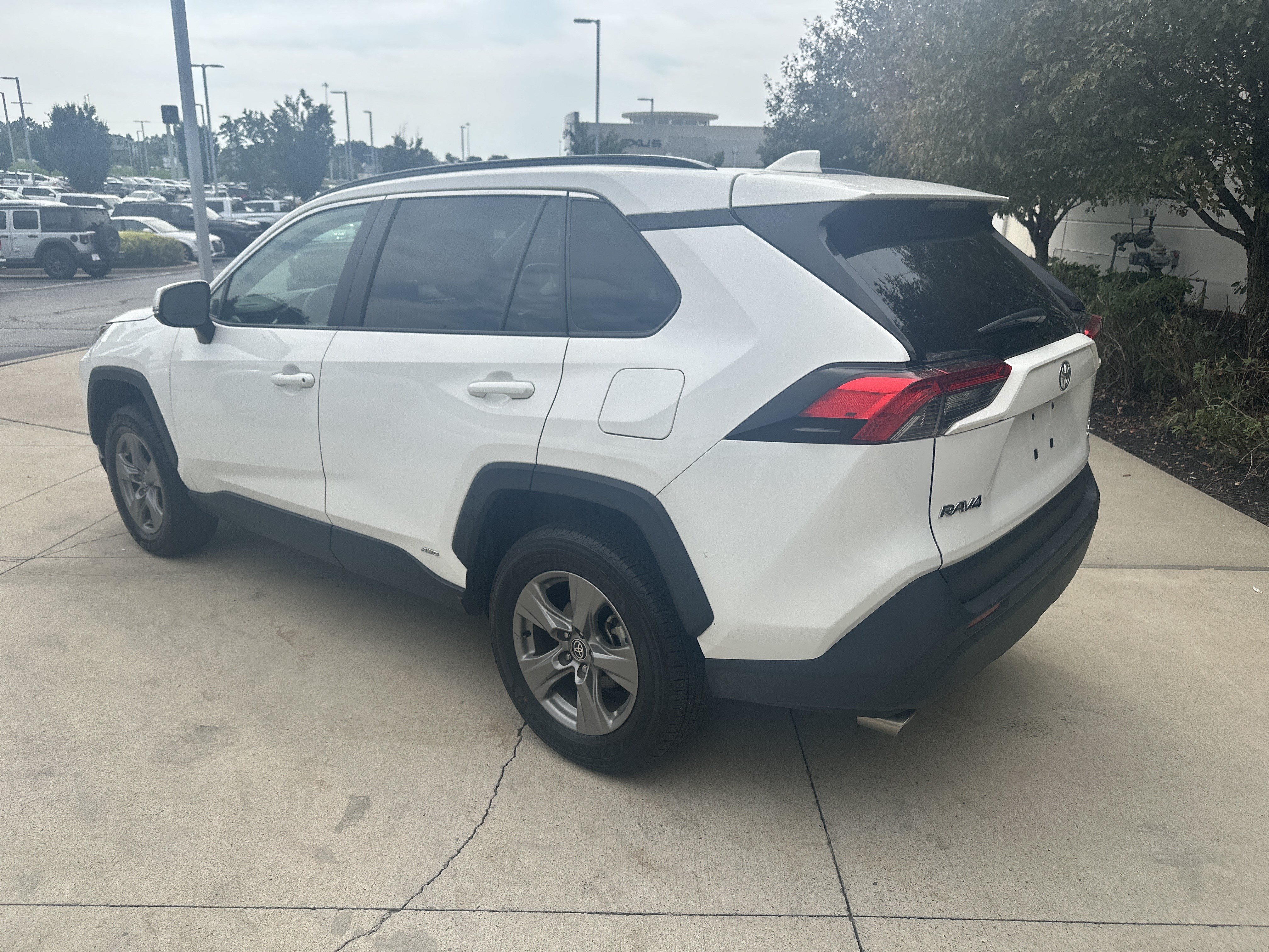 Used 2025 Toyota RAV4 XLE AWD/4WD image 7