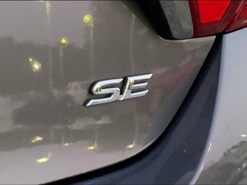 Used 2017 Toyota Camry SE FWD image 10