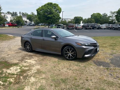 Used 2024 Toyota Camry SE w/ Cold Weather Package FWD image 1