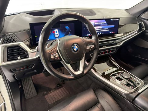 Used 2025 BMW X5 xDrive50e AWD/4WD image 3