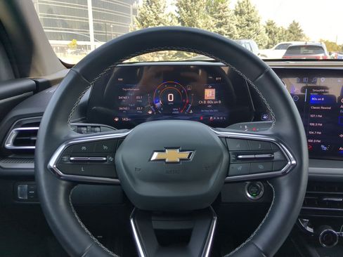 Used 2024 Chevrolet Traverse LT w/ Trailering Package FWD image 16